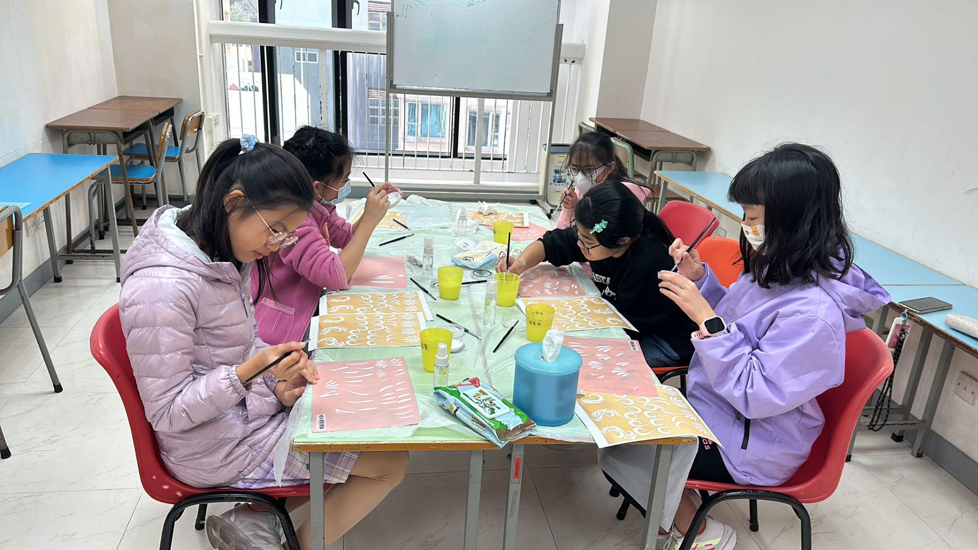 兒童及家庭團隊-Face painting 少女義工 (2)